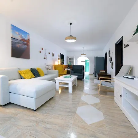 Affittacamere Nopasanada Tu Casa En Lanzarote - By Lanzarote 3*